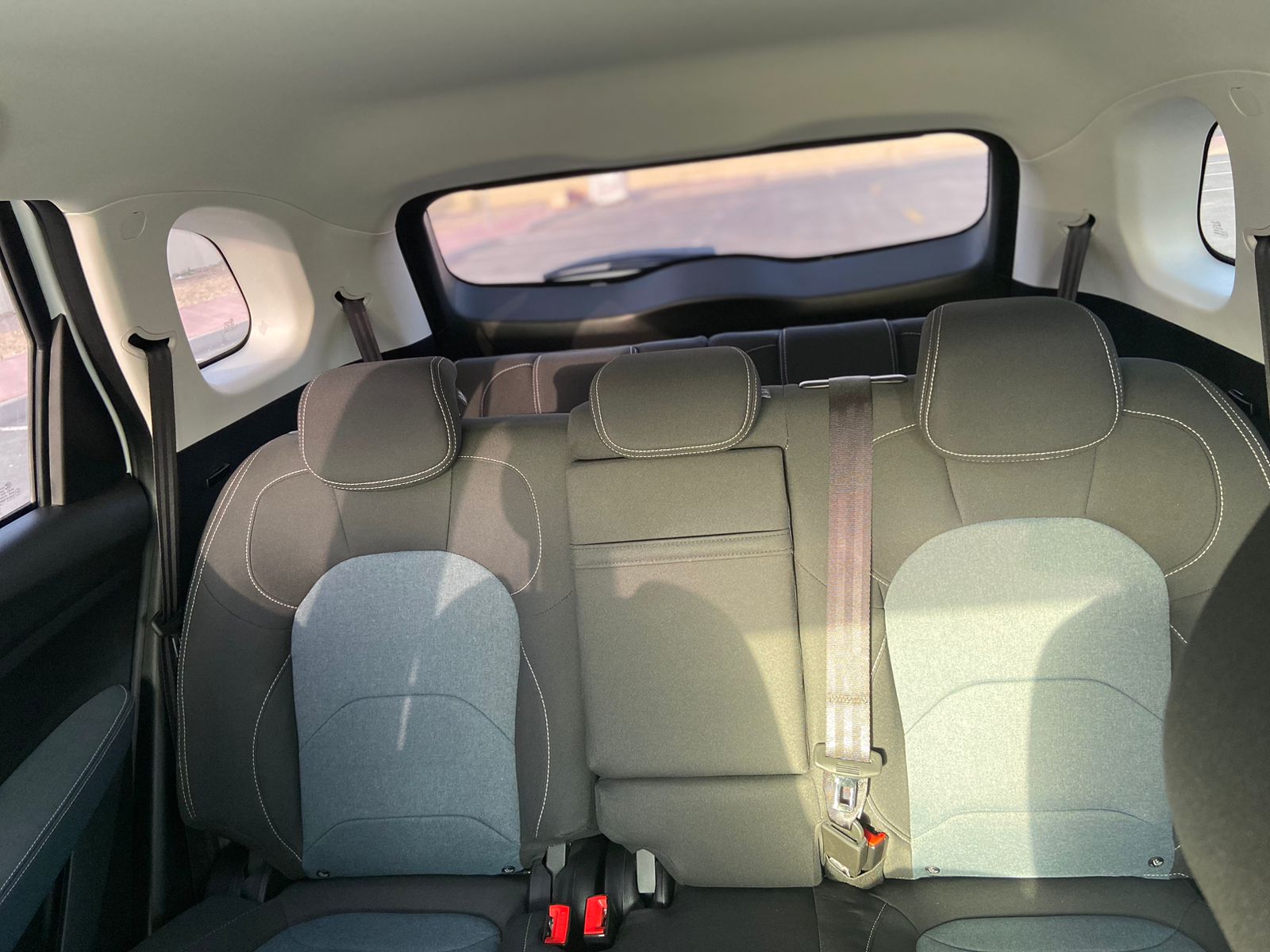 Chevrolet white - Image 3