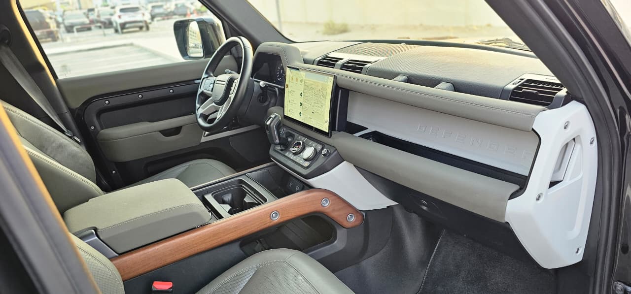 Land Rover Defender - Image 5