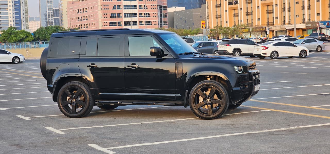 Land Rover Defender - Image 7