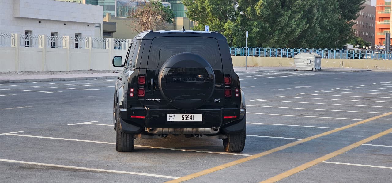 Land Rover Defender - Image 11