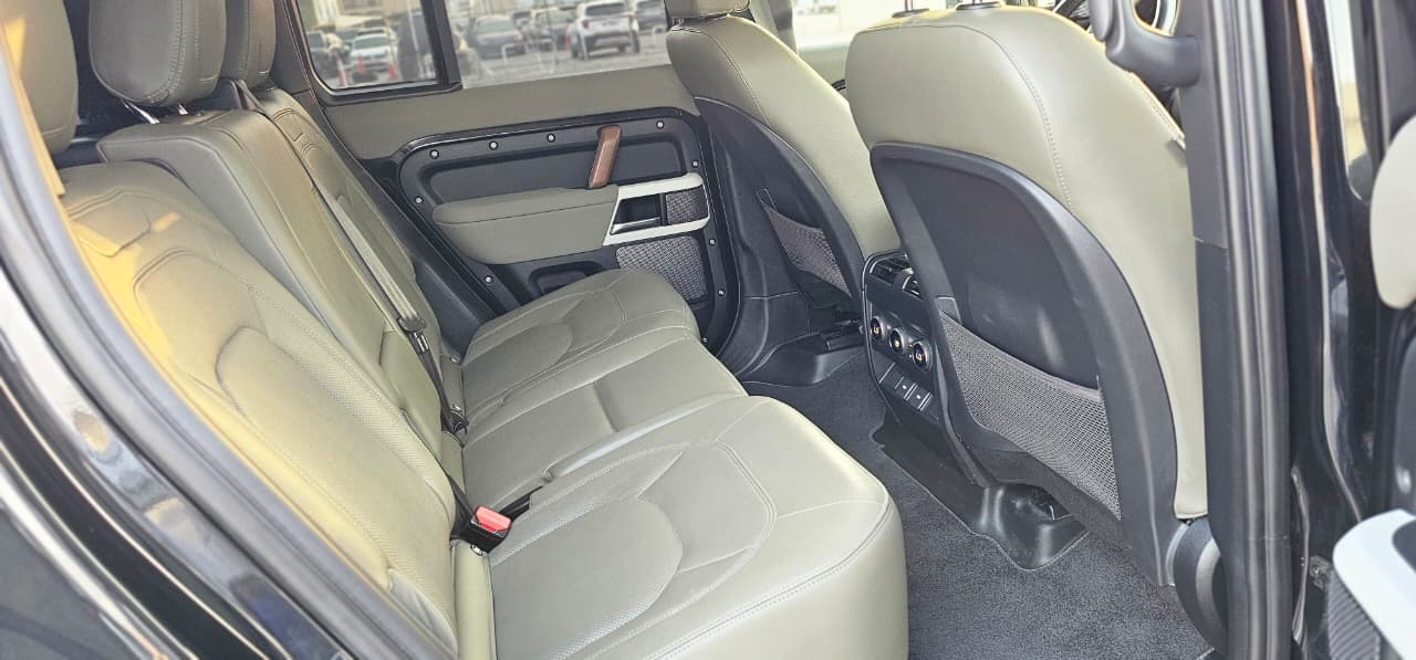 Land Rover Defender - Image 16