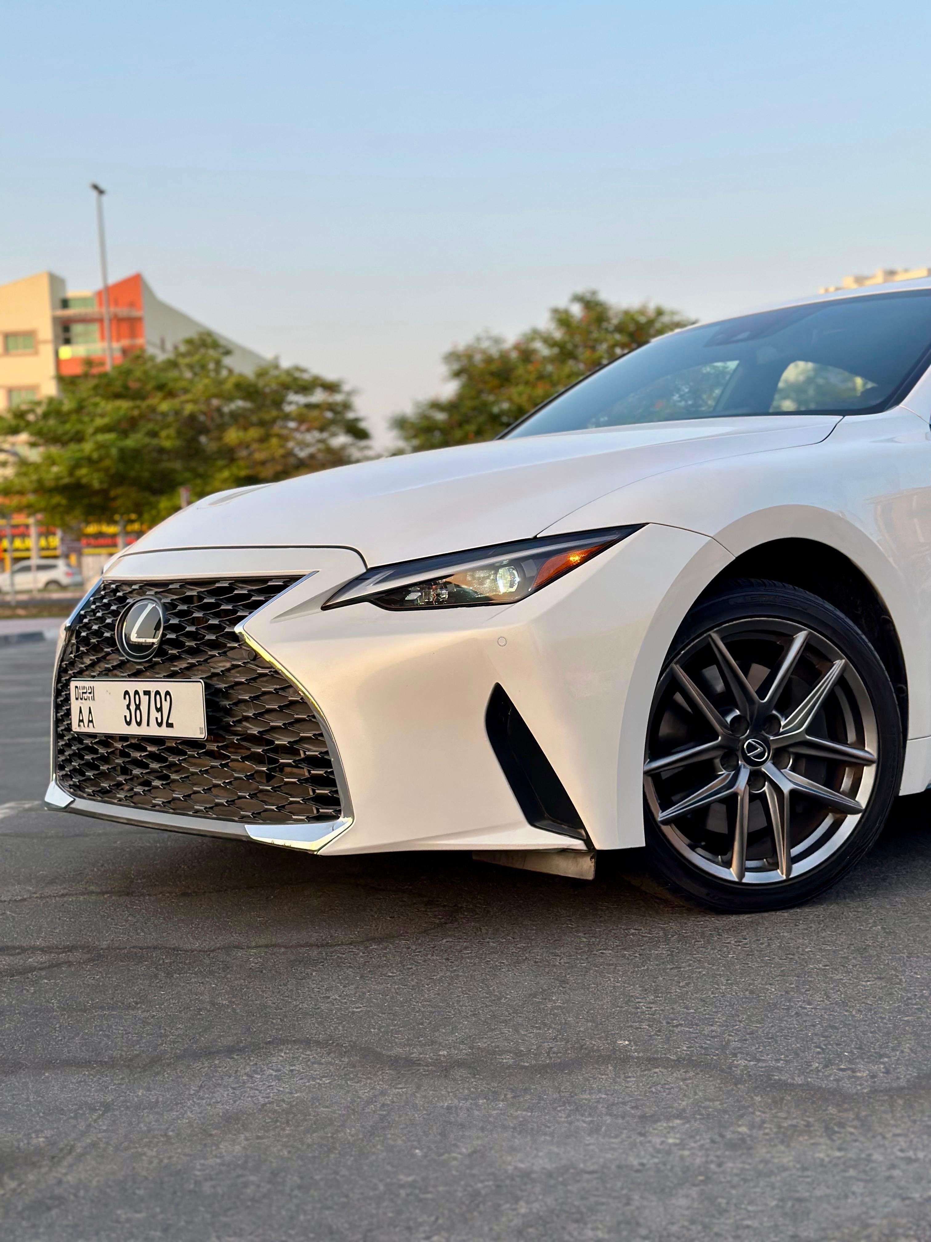 Lexus IS 300 - Image 10
