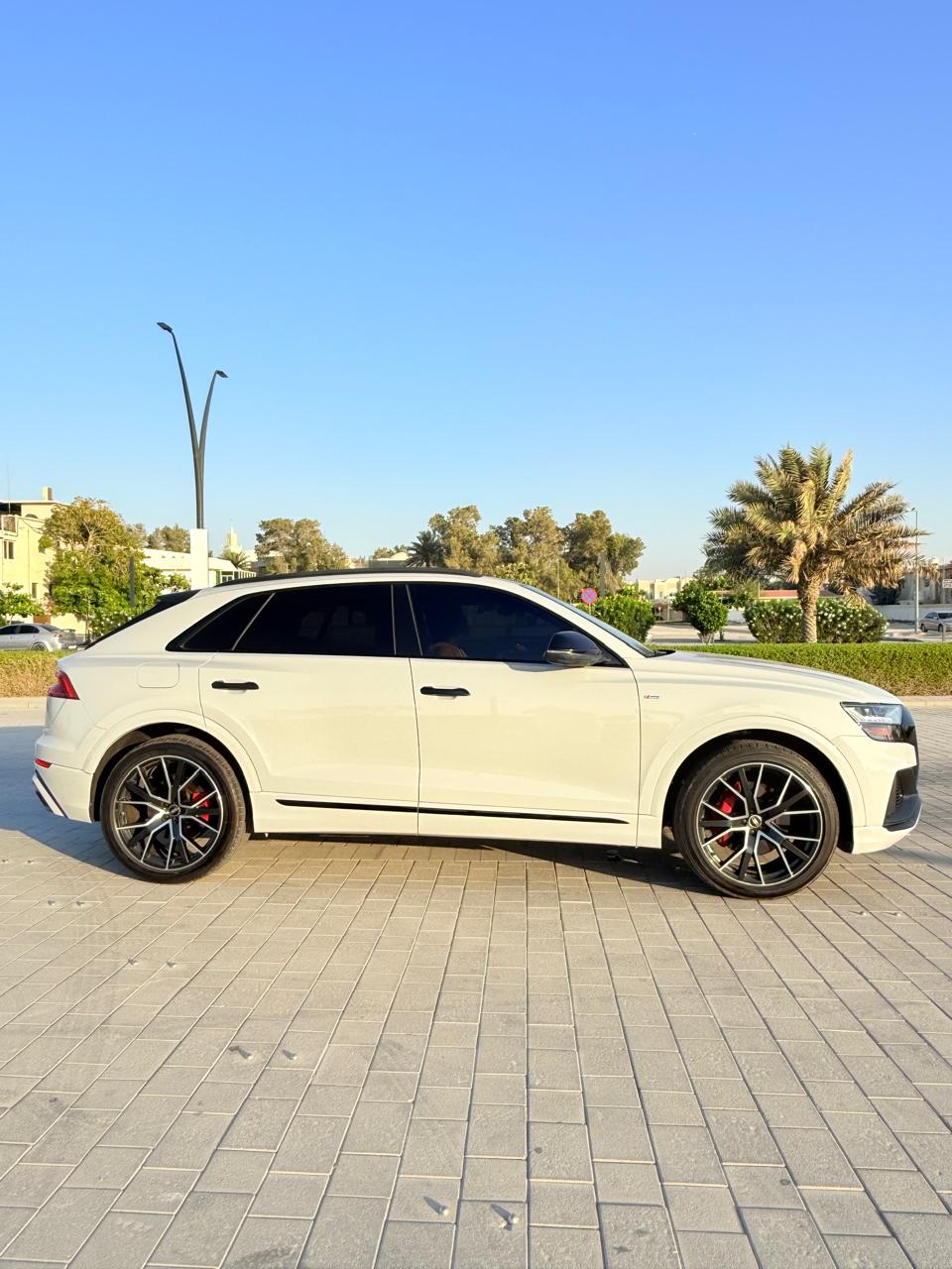 Audi Q8 white - Image 4