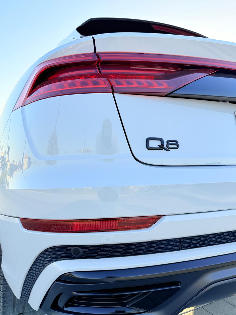 Audi Q8 white - Image 18